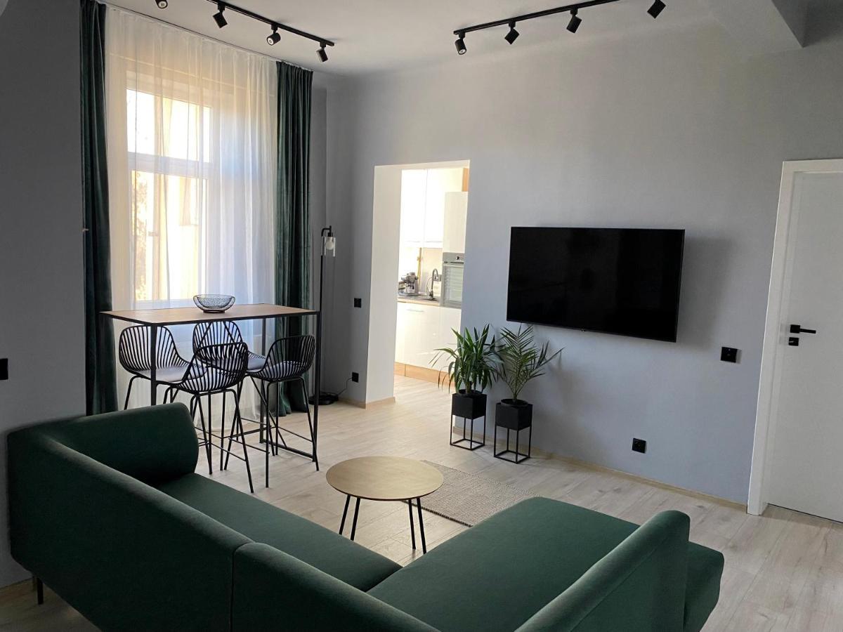 Dani'S Home Away From Home Oradea Exterior foto